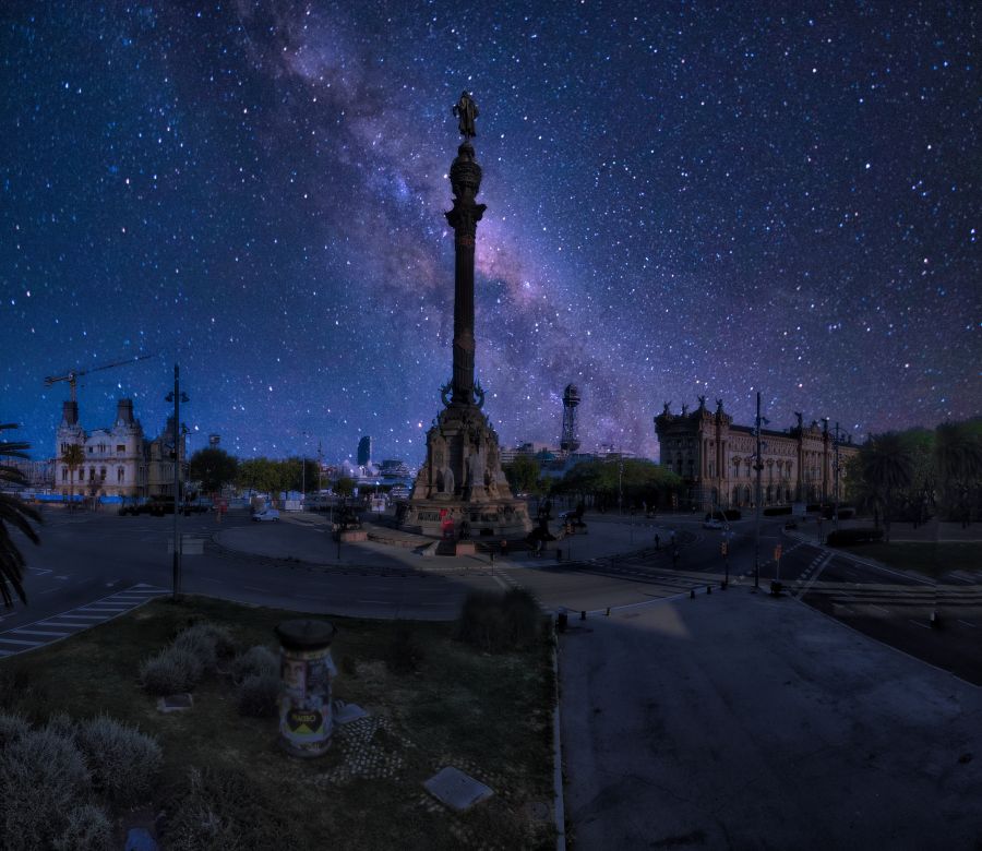 Фотообои Памятник Колумбу в Барселоне ночью